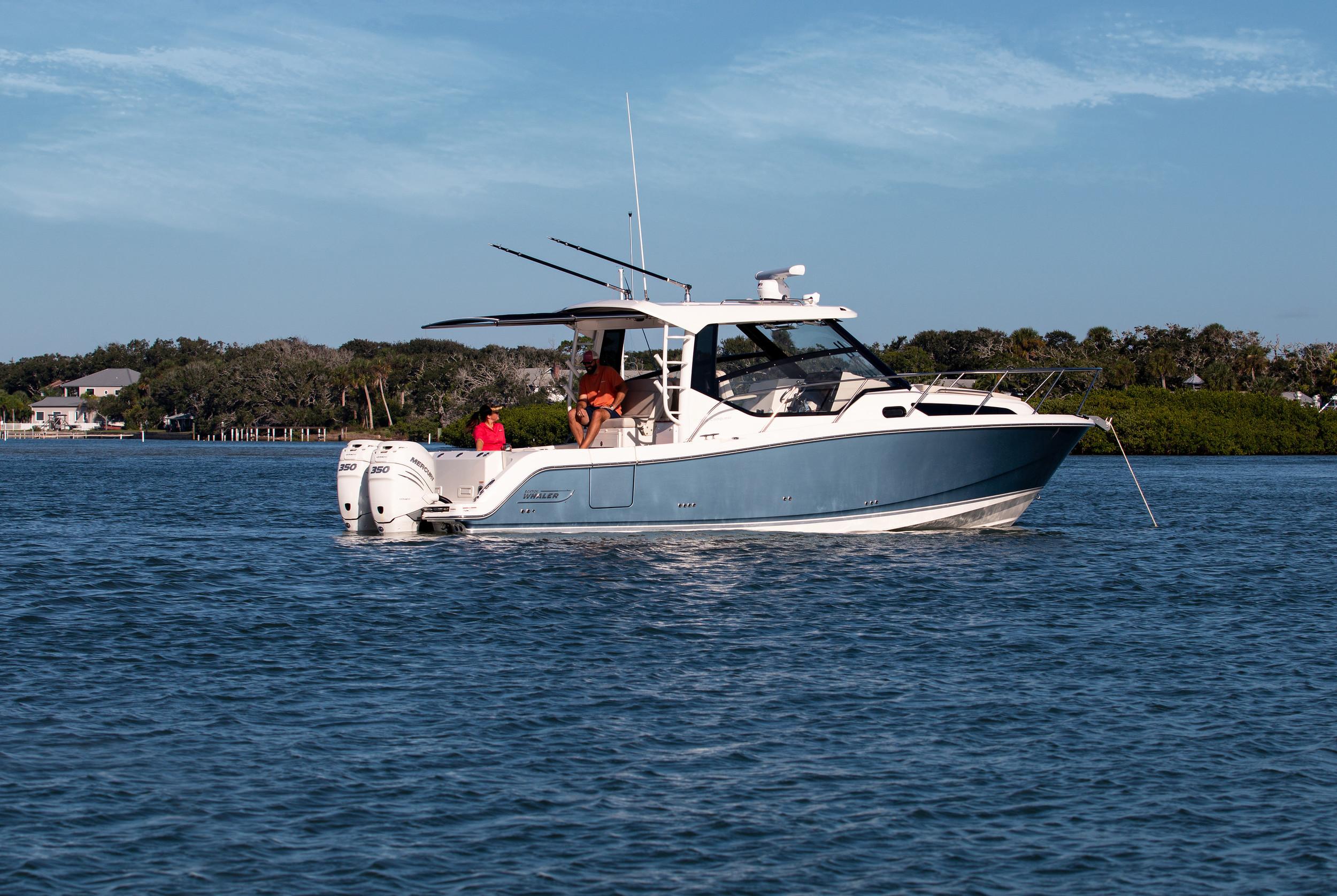 2025 Boston Whaler 325 Conquest
