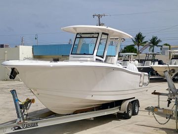 2025 Robalo R270 Center Console