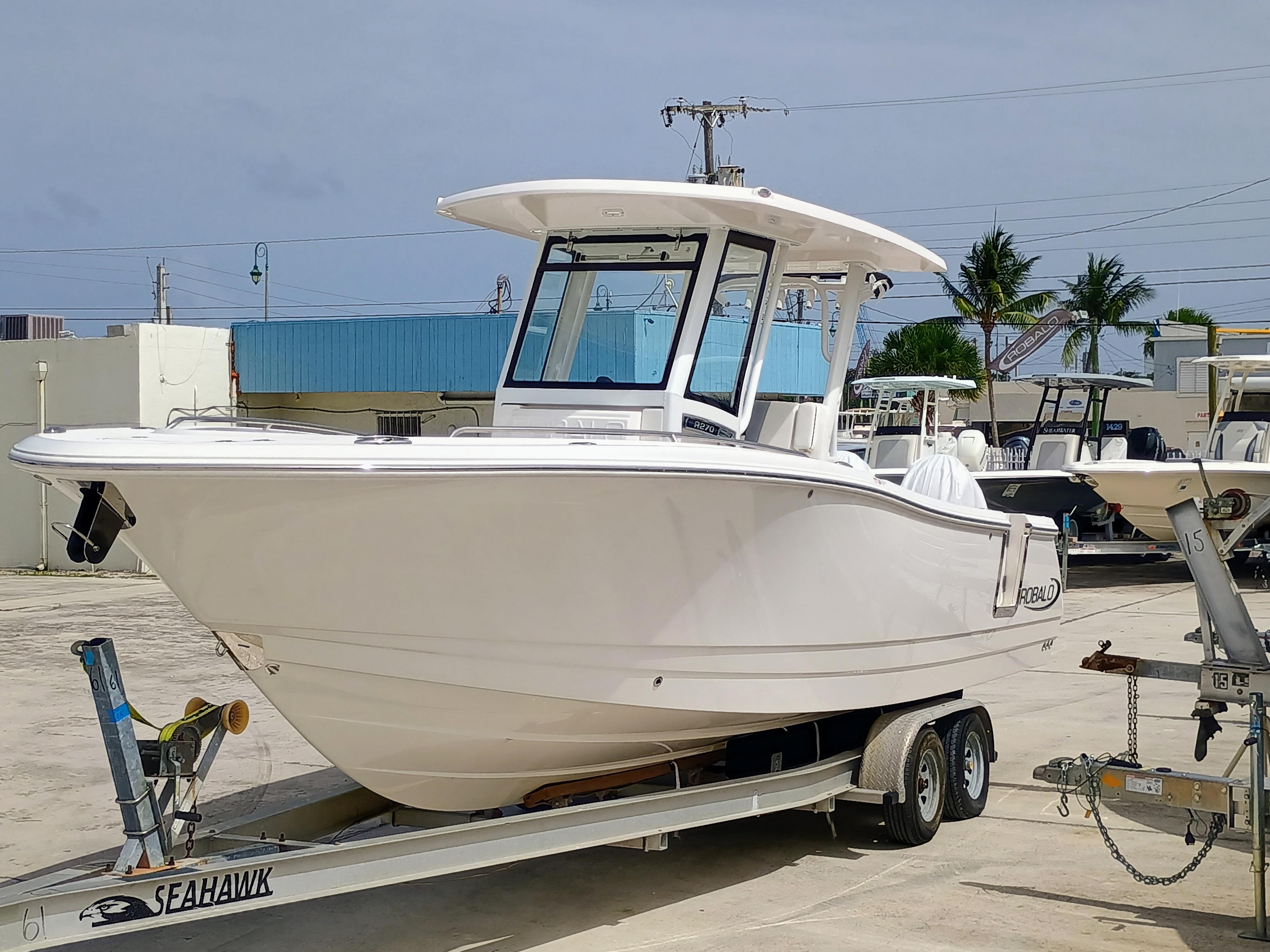 Robalo R270 Center Console 2025 Robalo R270 Center Console boat on trailer in sunny marina.
