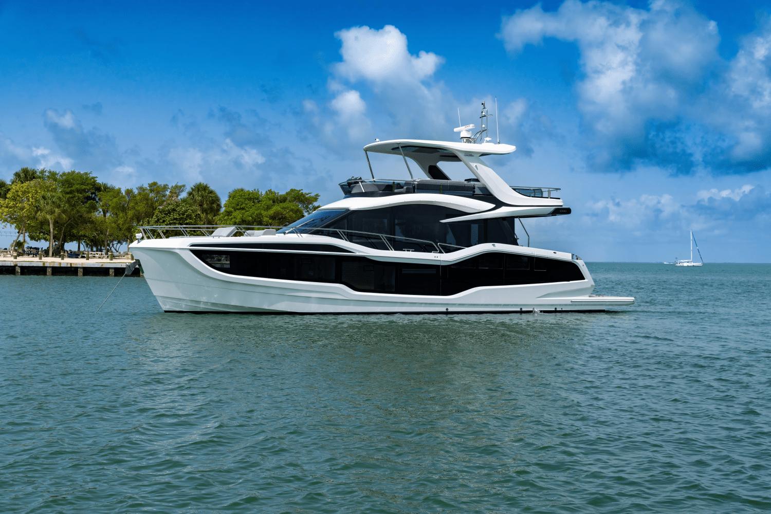 2025 Galeon 560 Fly