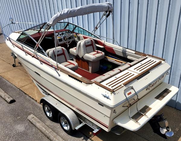 1984 Sea Ray 225 Cuddy Cabin