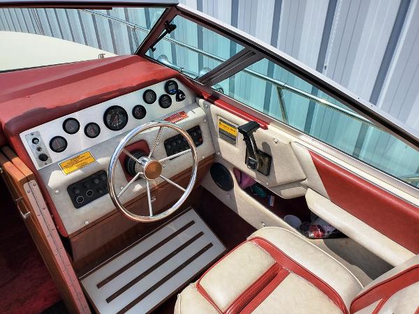 1984 Sea Ray 225 Cuddy Cabin