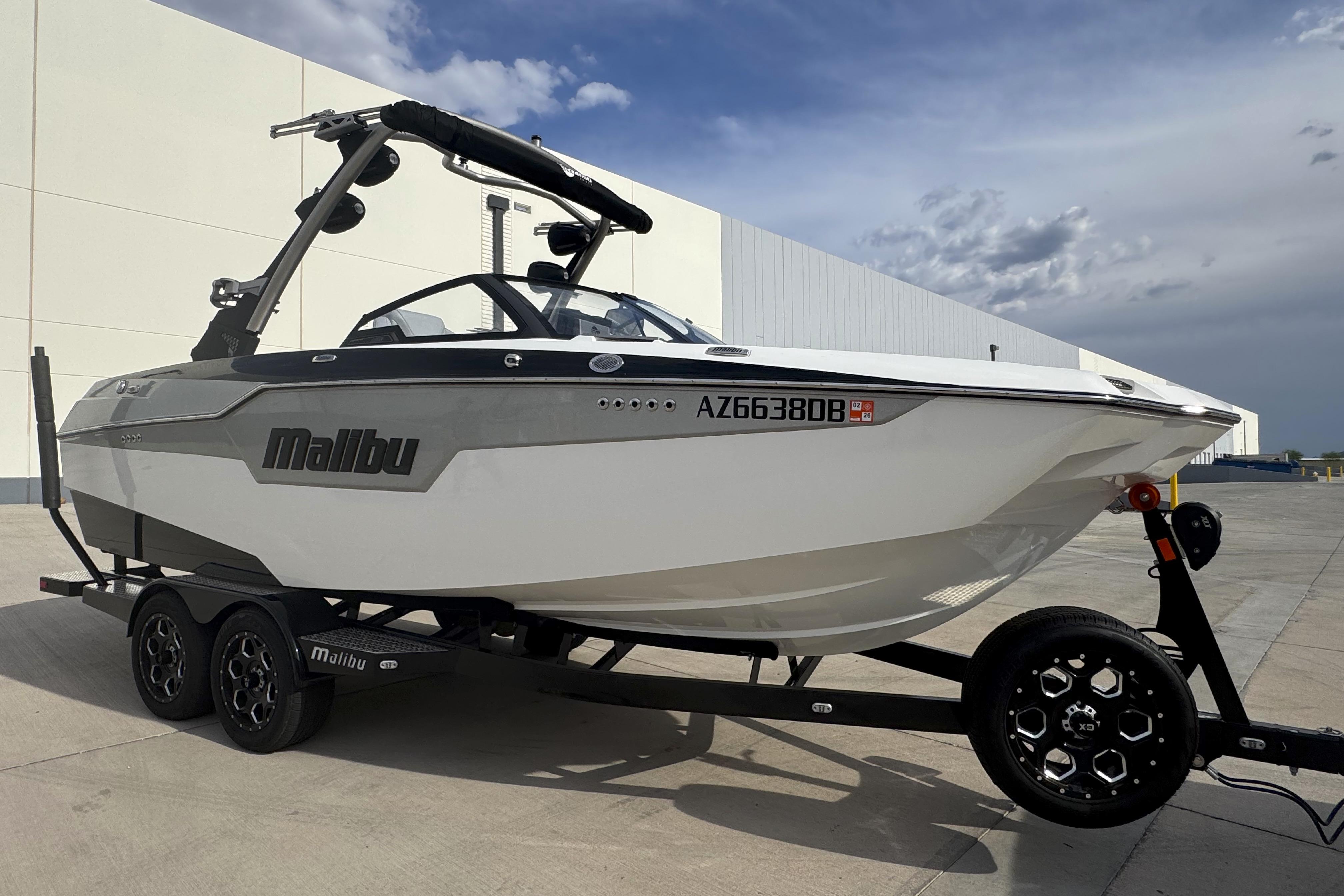 2023 Malibu M220