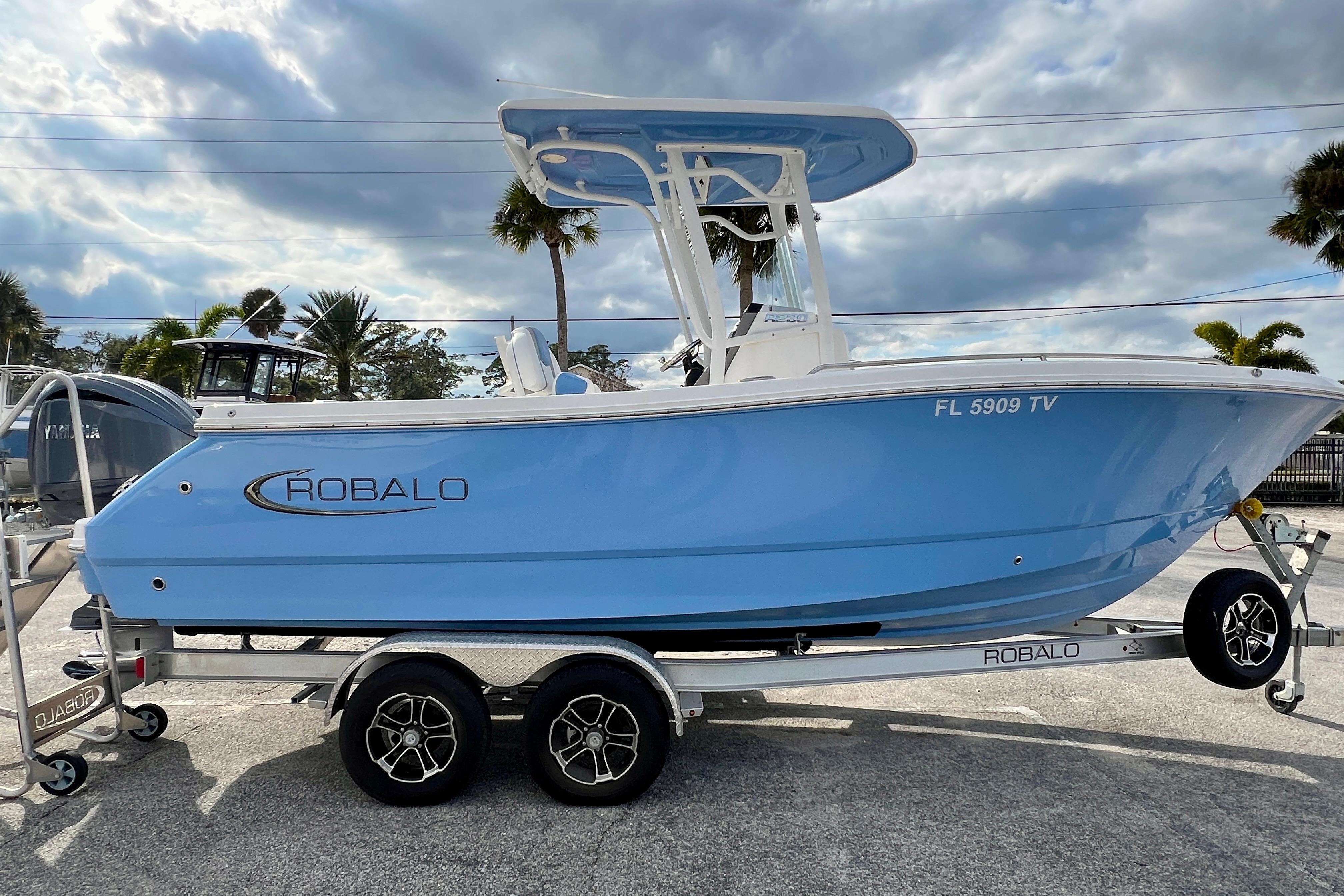 2024 Robalo R230 Center Console