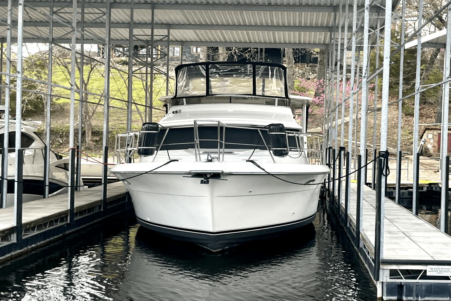 1995 Carver 440 Aft Cabin Motor Yacht