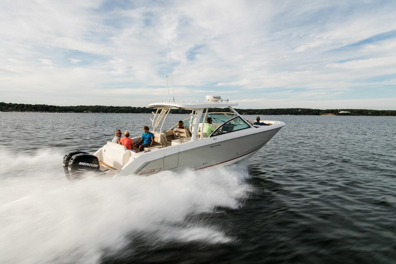 2025 Boston Whaler 320 Vantage