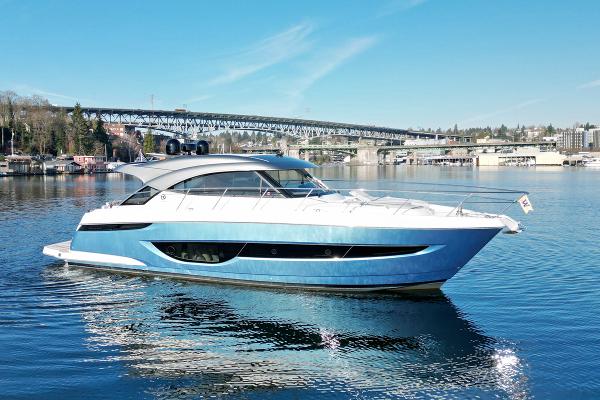 2023 Riviera 4600 Sport Yacht Platinum Edition