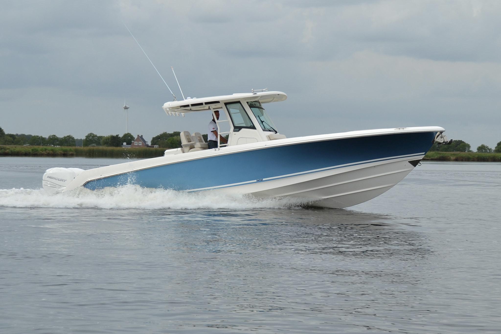 2025 Boston Whaler 330 Outrage