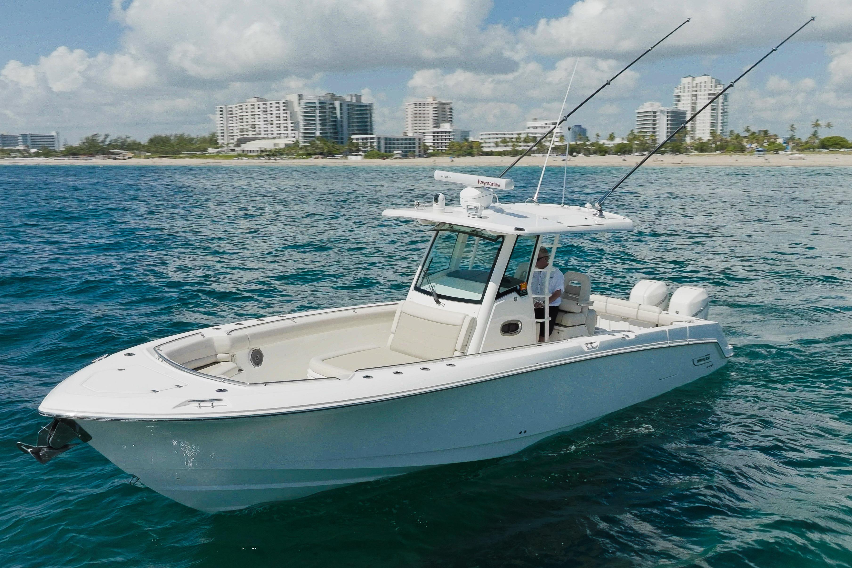 2018 Boston Whaler 330 Outrage