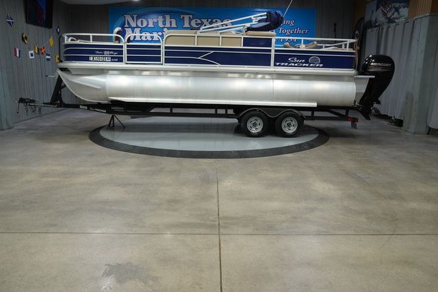 2017 Sun Tracker Fishin' Barge 22 XP3