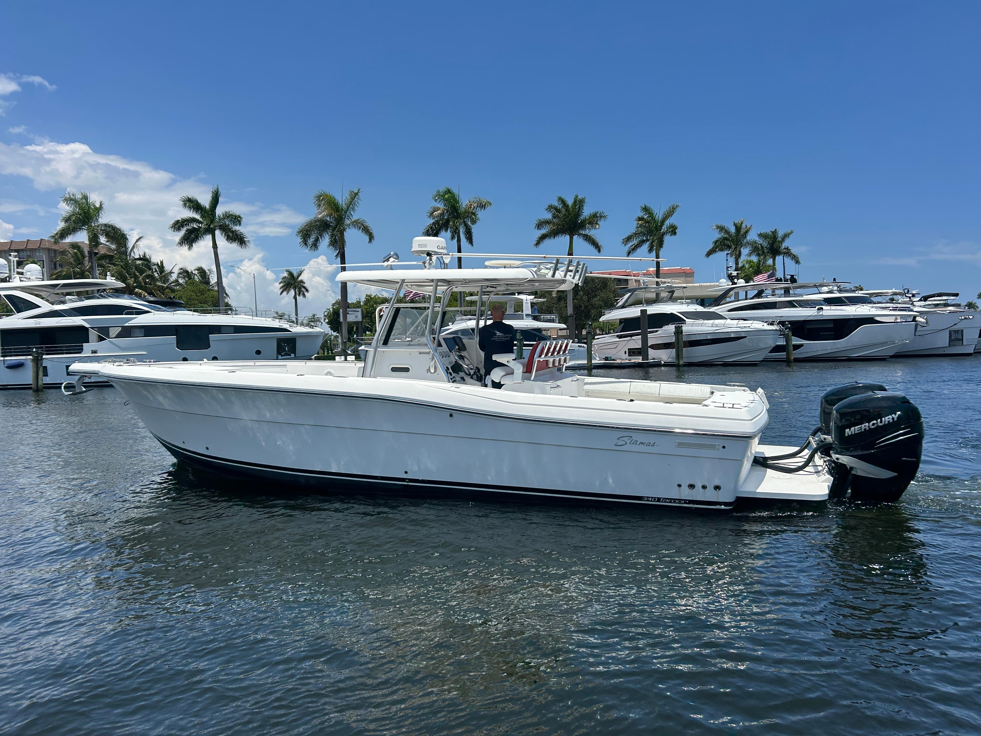Stamas 340 Tarpon 2007 Stamas 340 Tarpon boat on water, surrounded by palm trees and yachts.