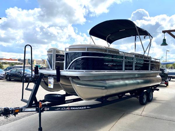 Sun Tracker SportFish 22 XP3 2024 Sun Tracker SportFish 22 XP3 pontoon boat on trailer.