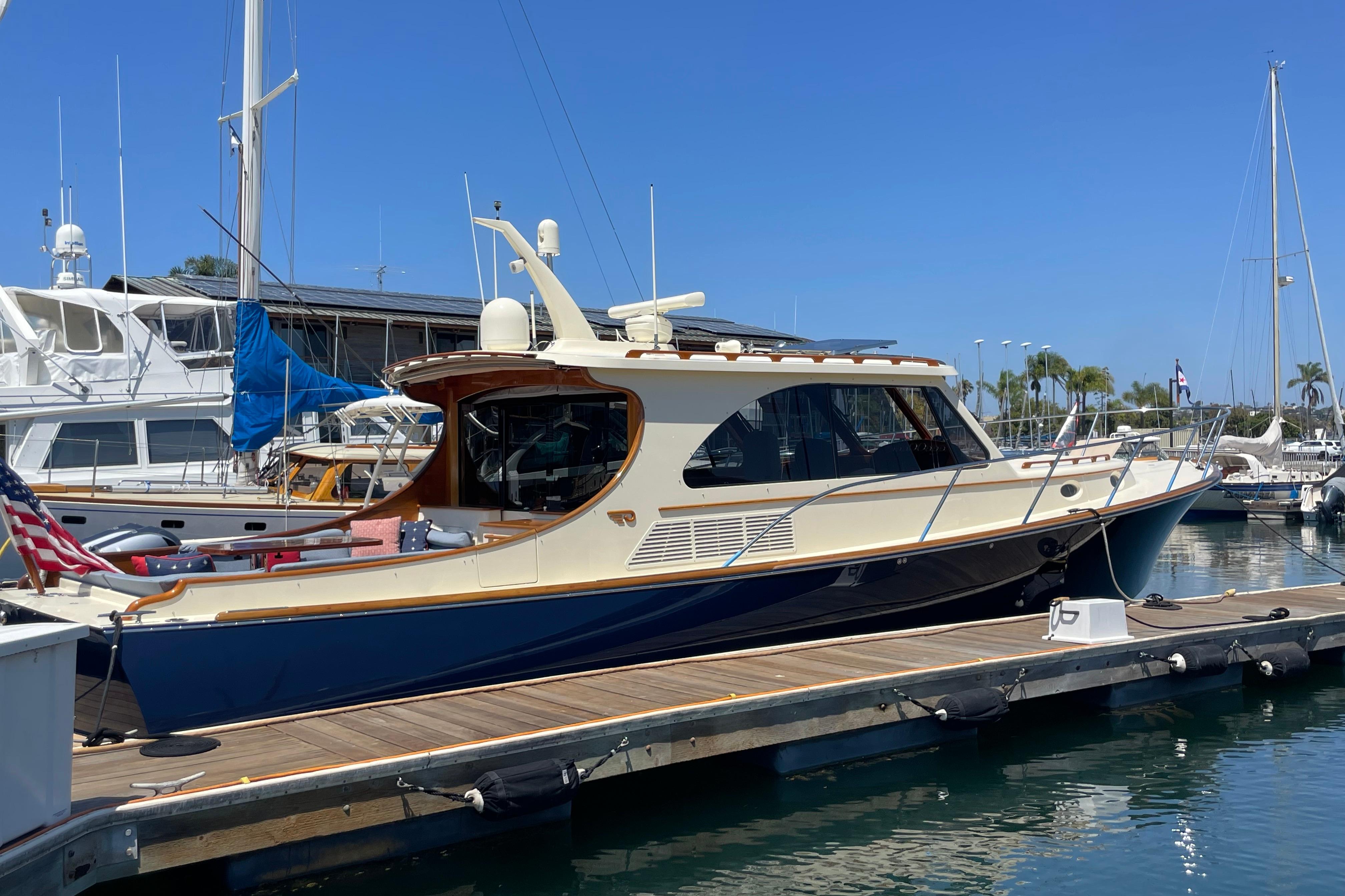 2017 Hinckley Talaria 43 Motoryacht