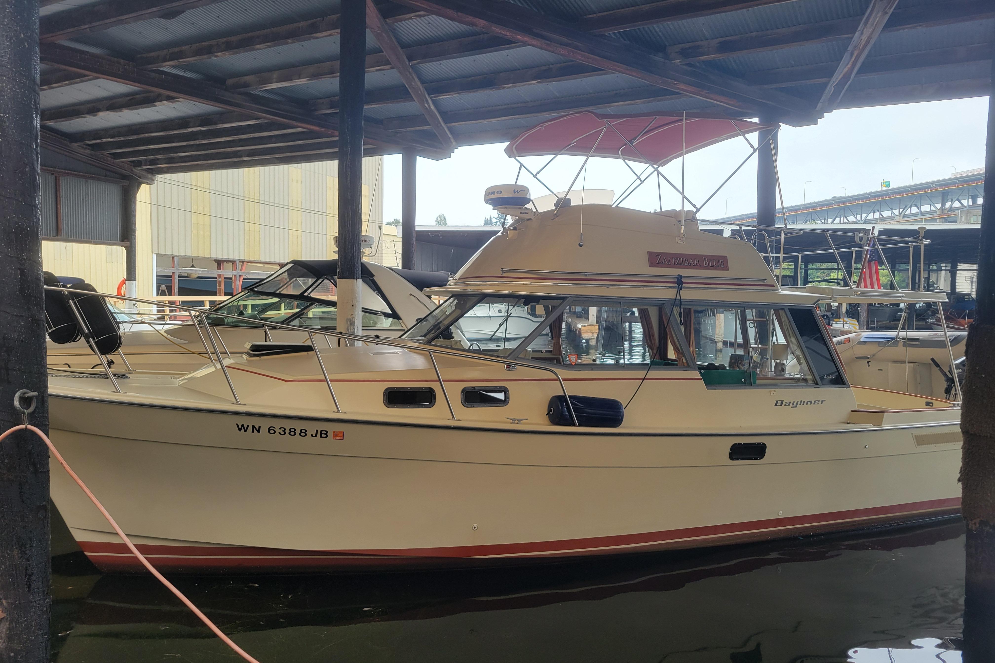 1981 Bayliner 3270 Explorer