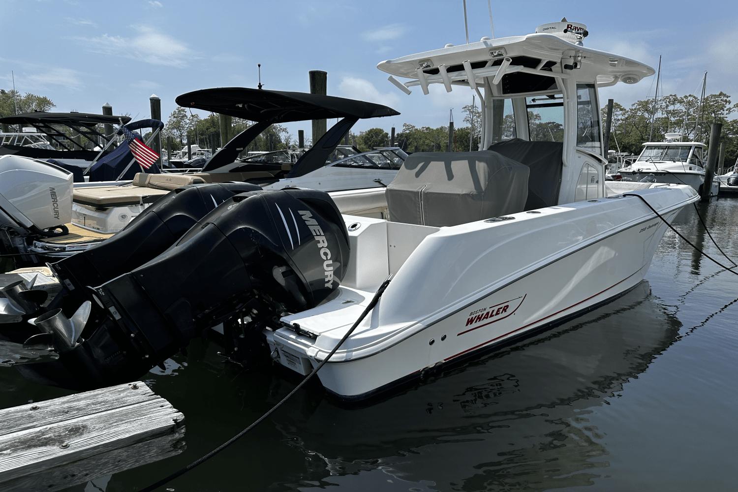 2009 Boston Whaler 250 Outrage