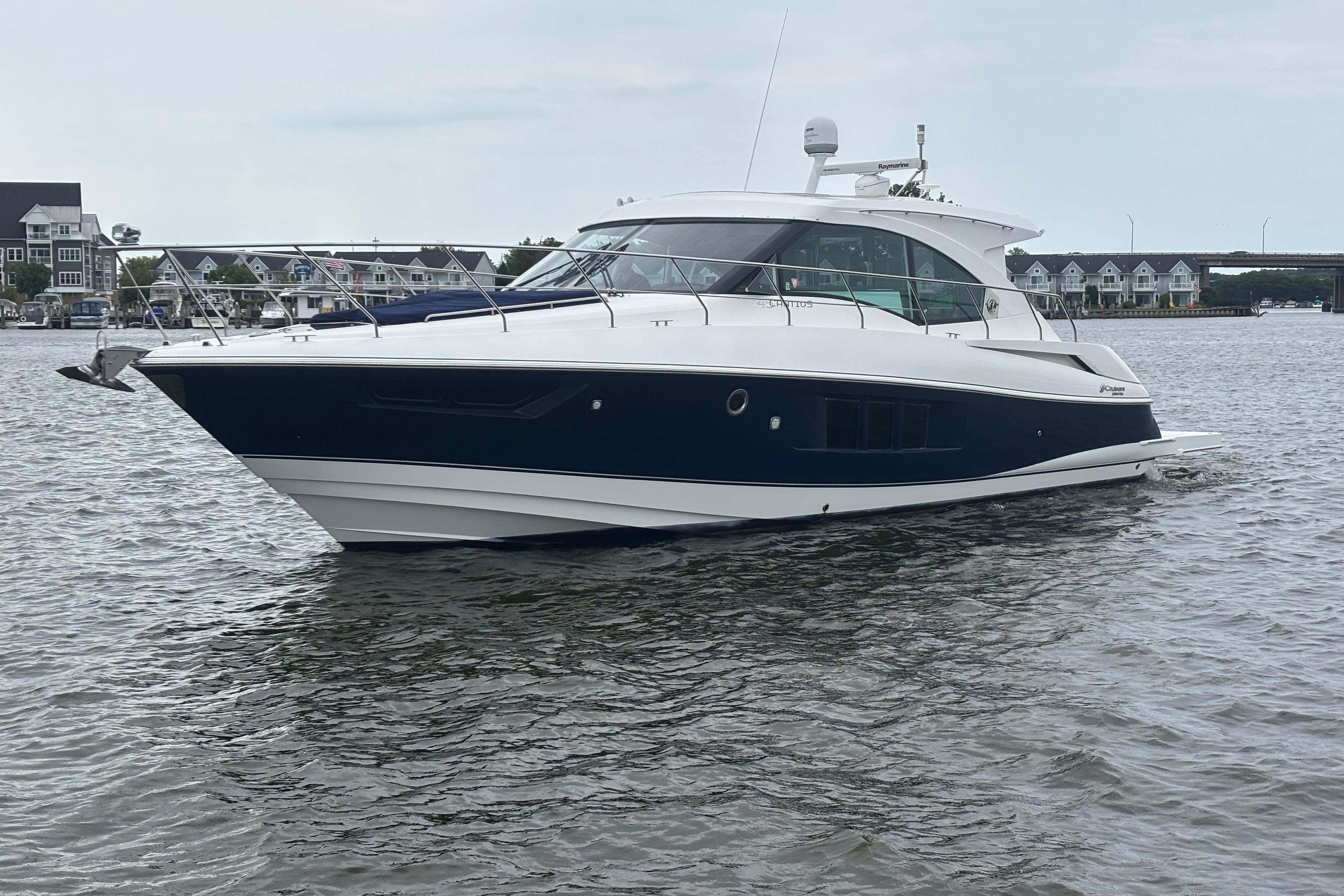 2013 Cruisers Yachts 45 Cantius
