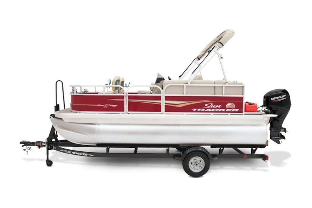 Sun Tracker Bass Buggy® 16 XL Select 2024 Sun Tracker Bass Buggy® 16 XL Select pontoon boat on trailer, side view.