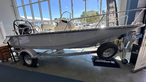 2025 Boston Whaler 170 Montauk