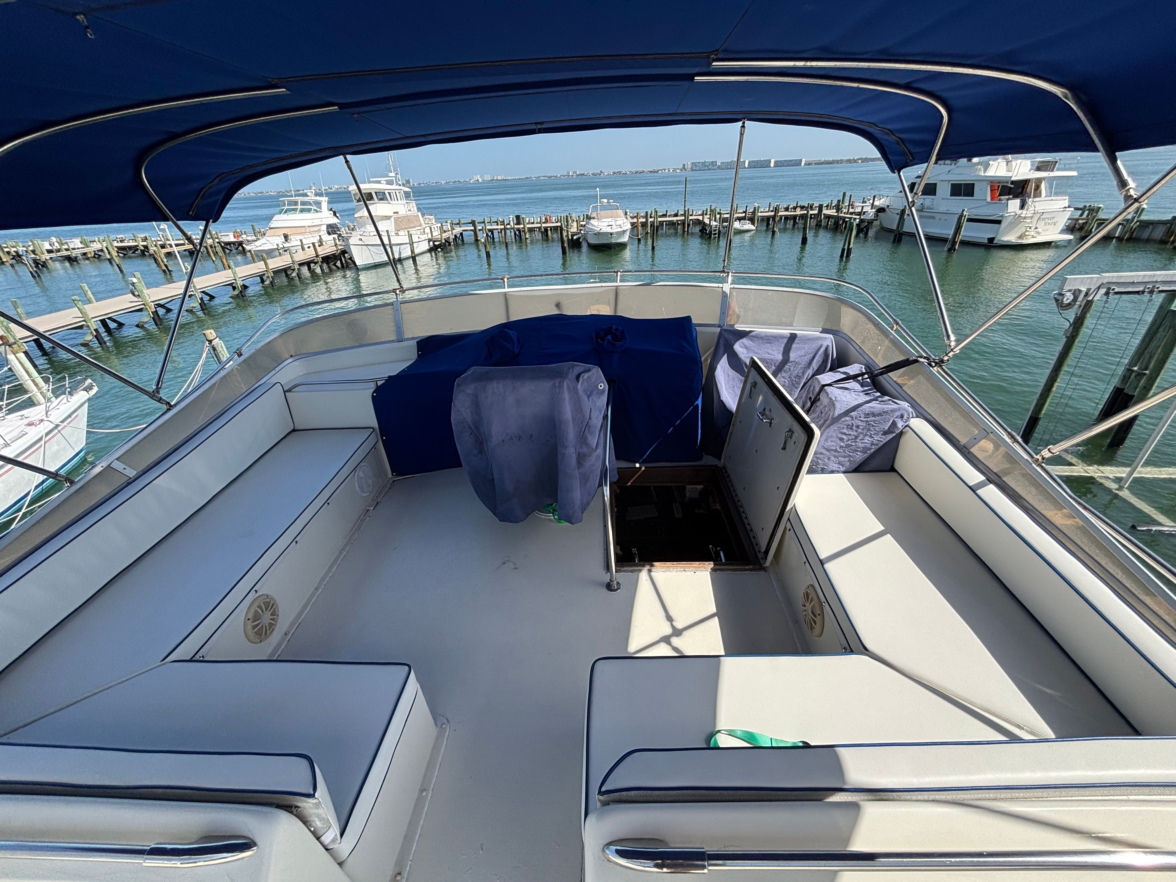 1986 Chris-Craft Constallation