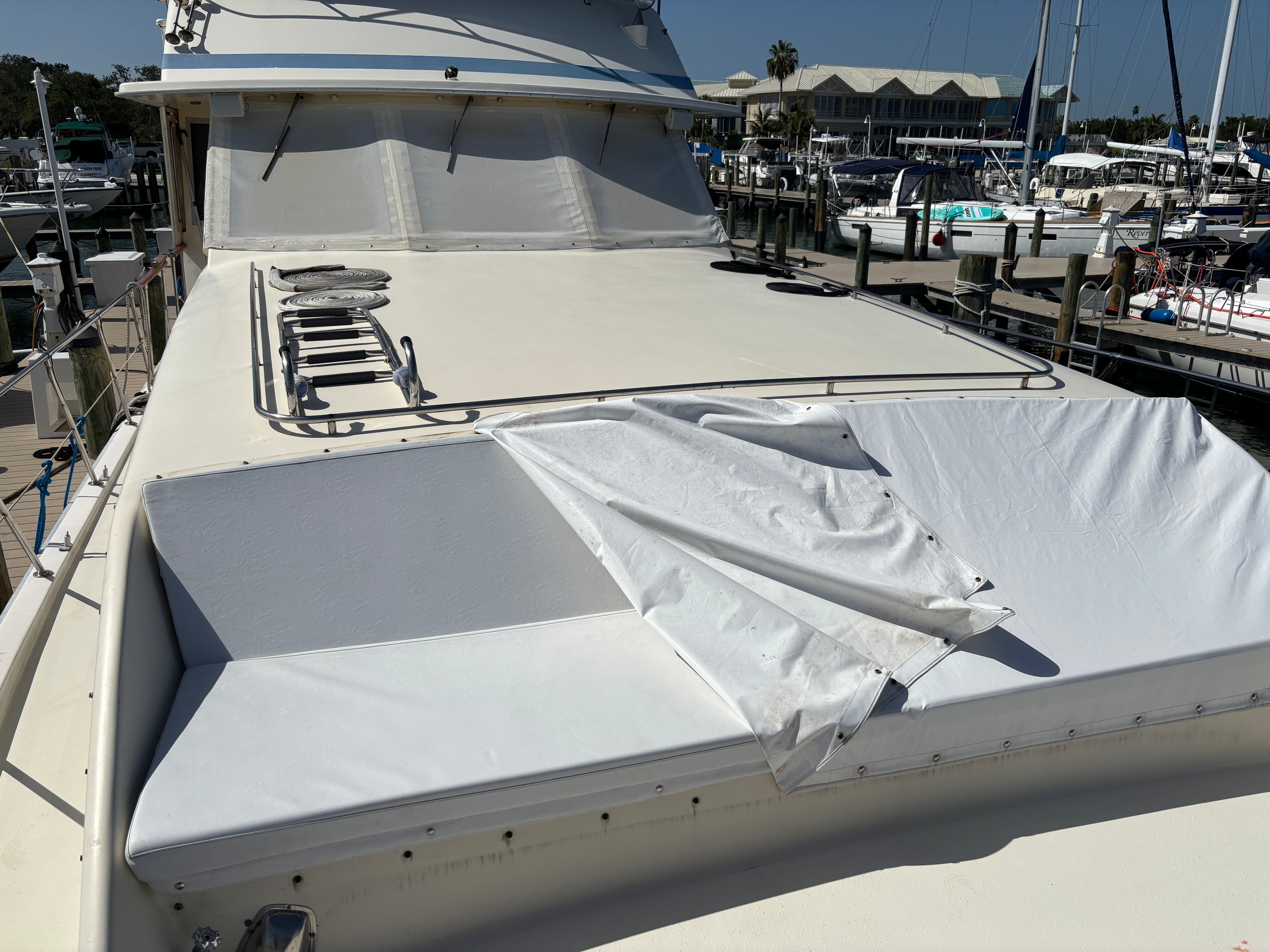 1986 Chris-Craft Constallation