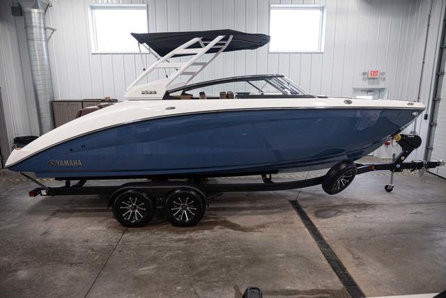 2025 Yamaha Boats 252S