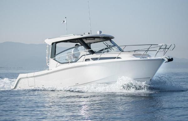 2020 Boston Whaler 325 Conquest