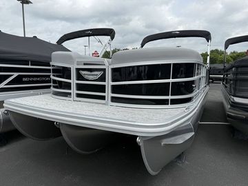 2026 Bennington M Swingback 24 MSB Tritoon