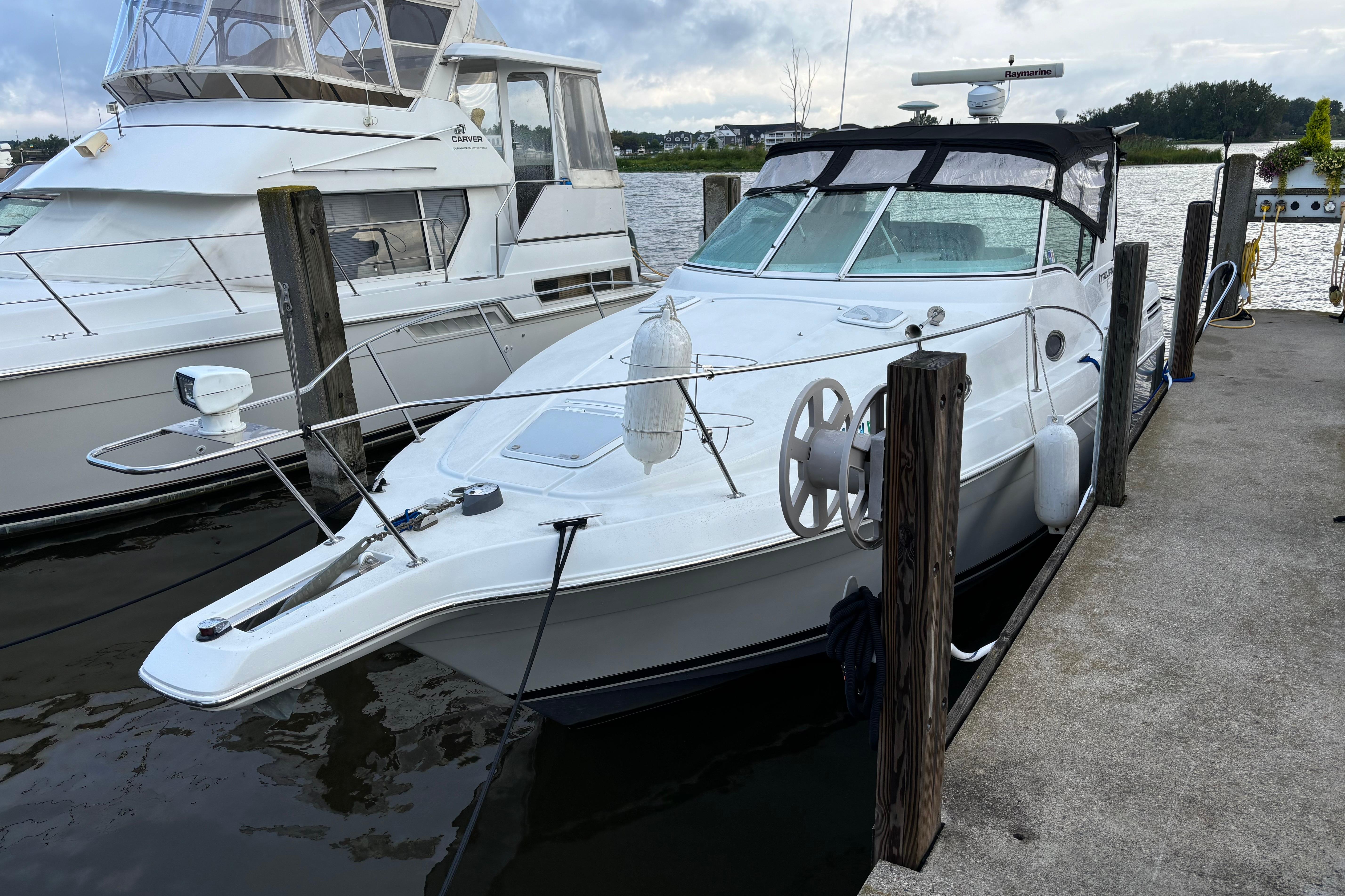 1999 Trojan 320 Express