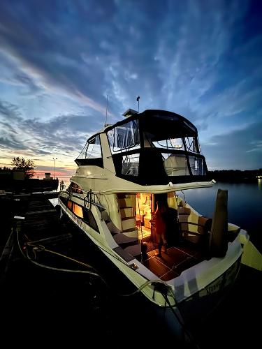 2008 Carver 430 Super Sport