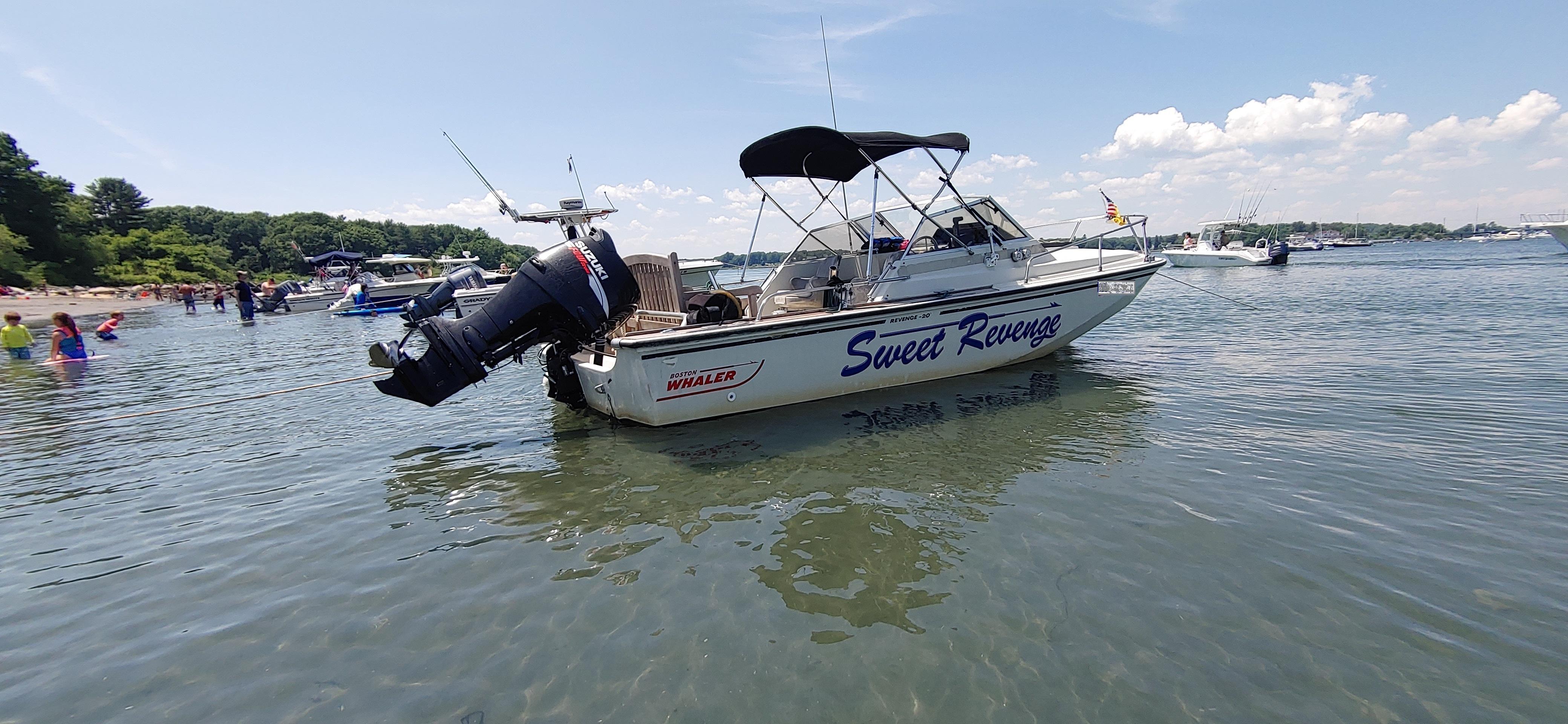 1984 Boston Whaler Revenge 20