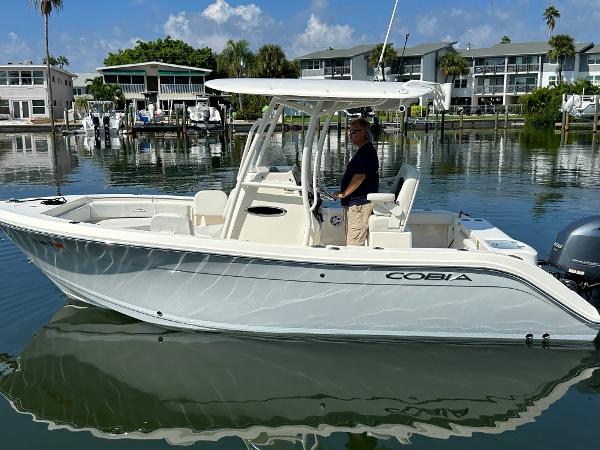 2023 Cobia 220 Center Console