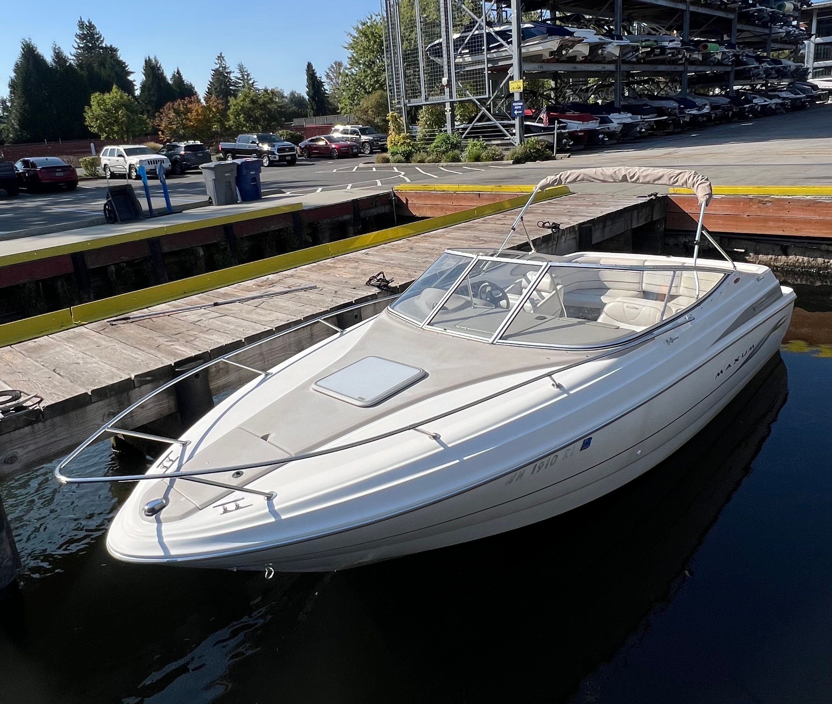 Maxum 2300