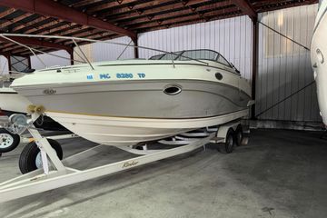 2004 Rinker 250 Fiesta Vee