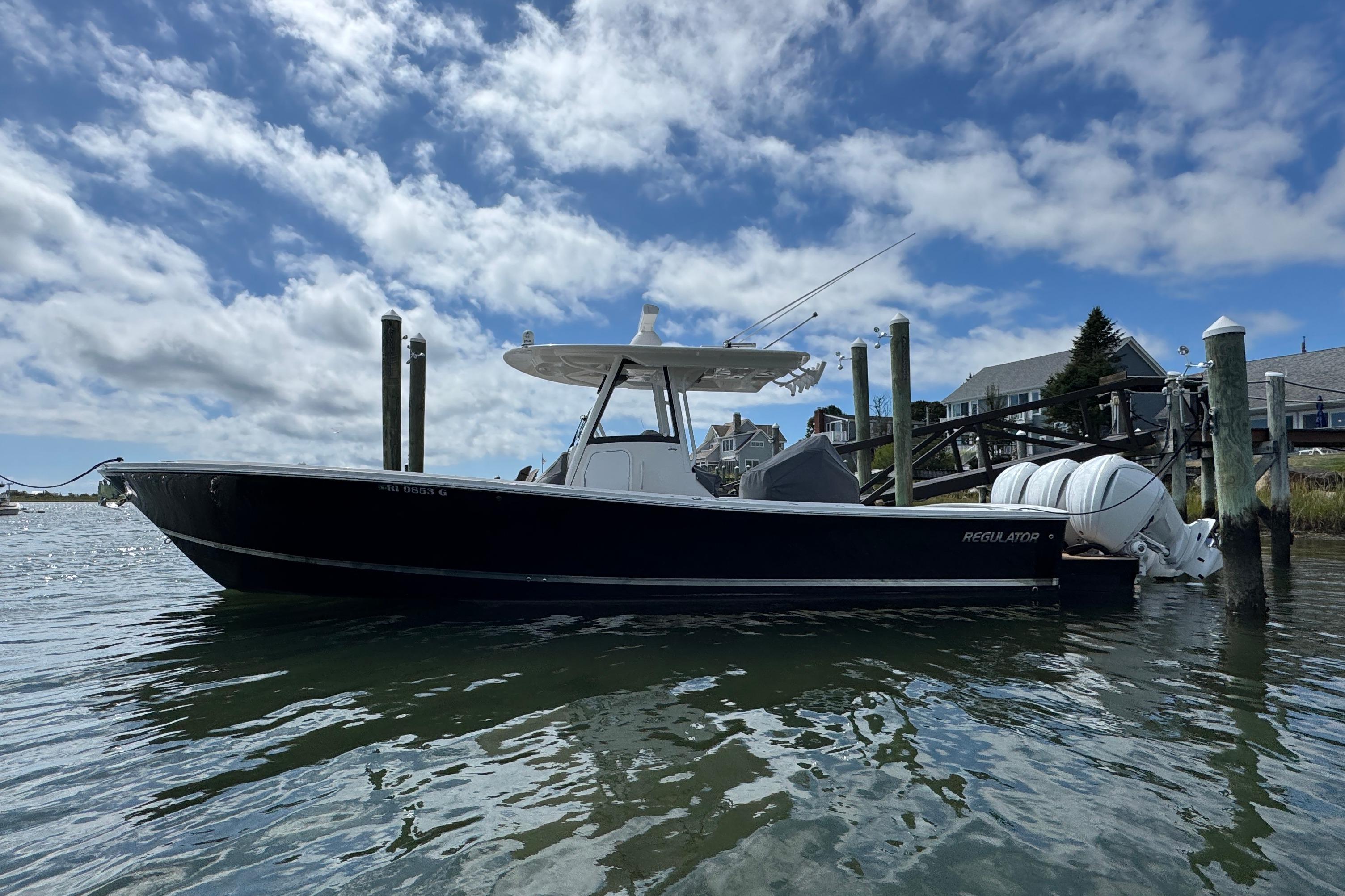 2023 Regulator 34 Center Console