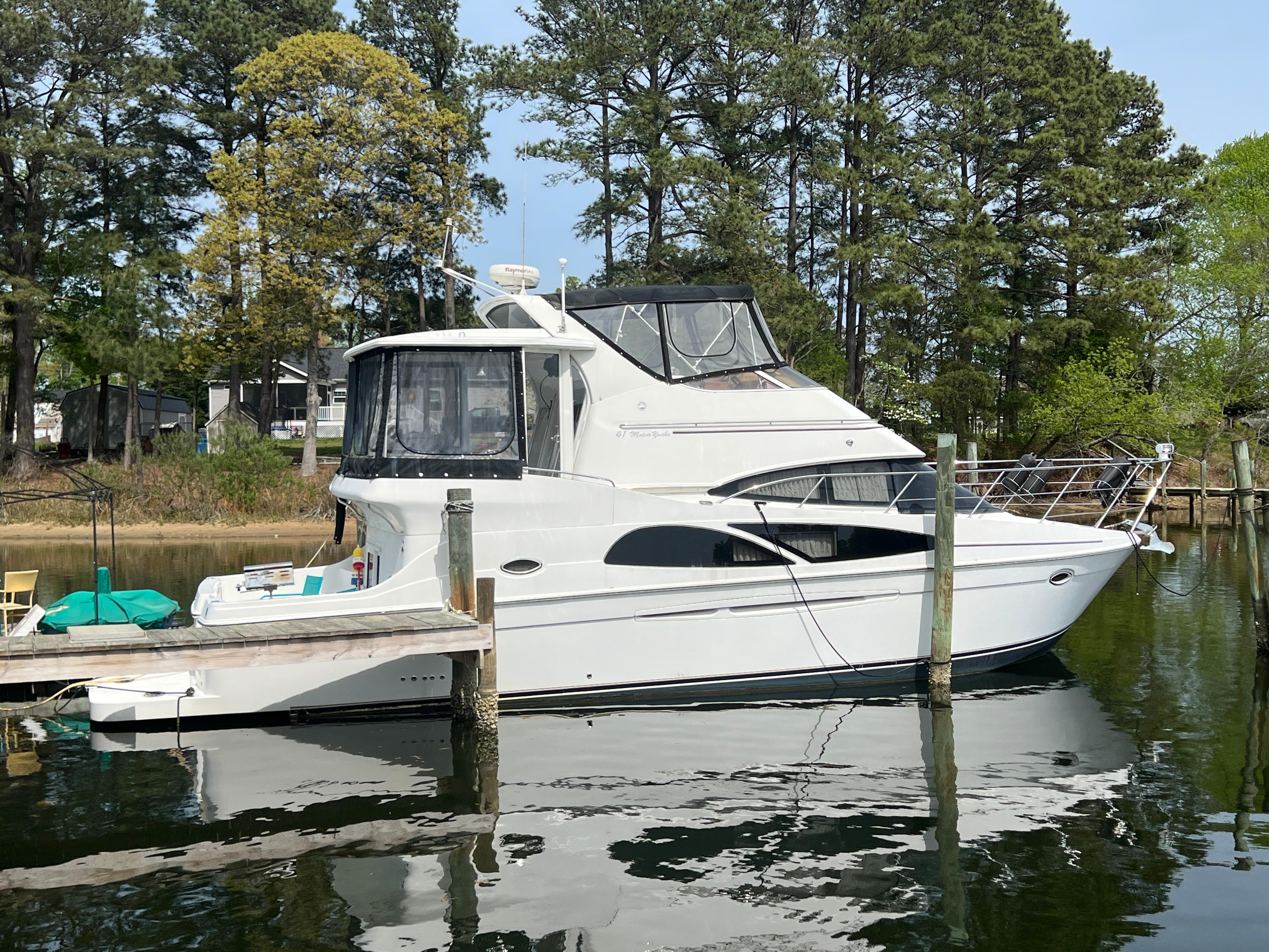 2005 Carver 41 Cockpit Motor Yacht