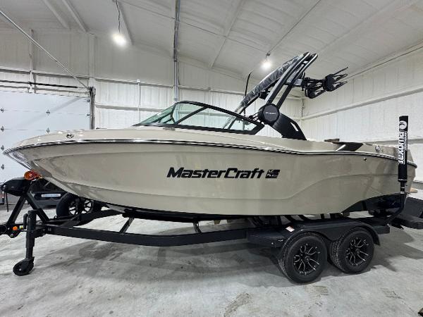 2025 MasterCraft XT22 T