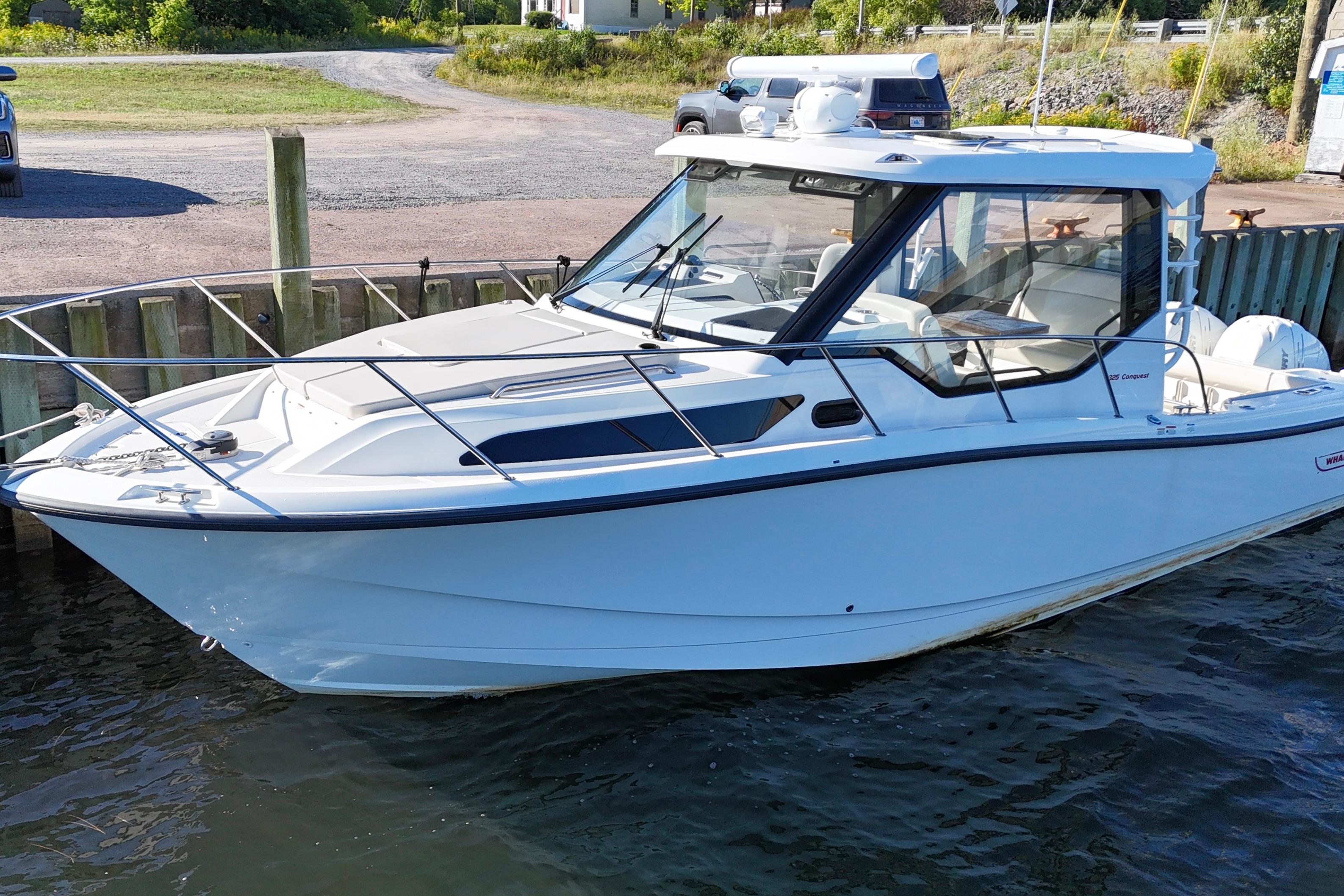 2023 Boston Whaler 325 Conquest