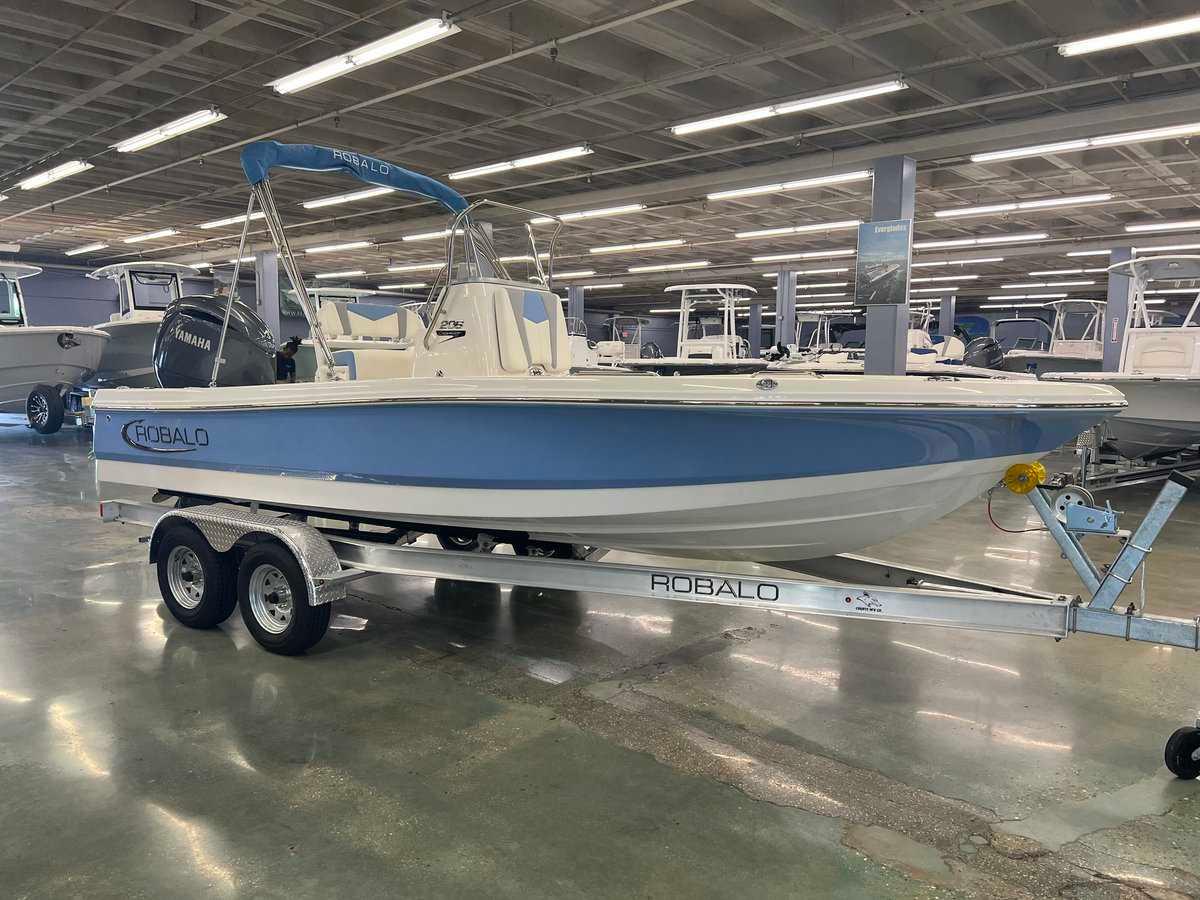 Robalo R206 CENTER CONSOLE