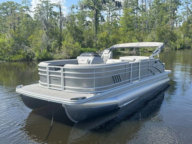 2023 Bennington 22 LSB