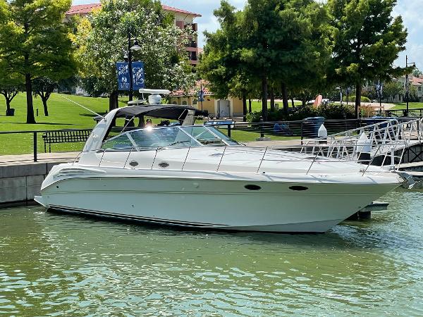 Sea Ray 400 Sundancer 1998 Sea Ray 400 Sundancer yacht docked in a scenic marina.