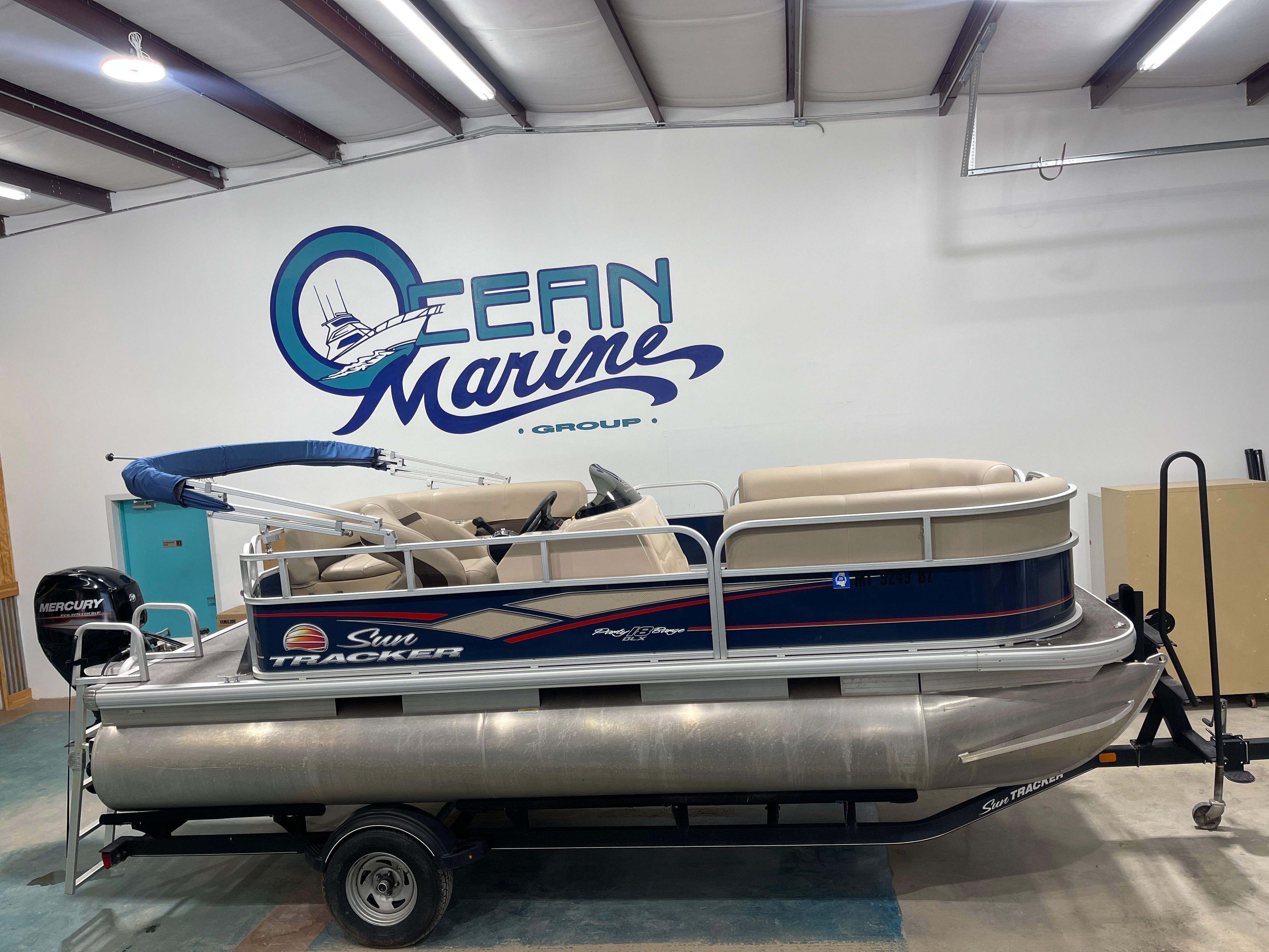 2019 Sun Tracker PB 18 DLX