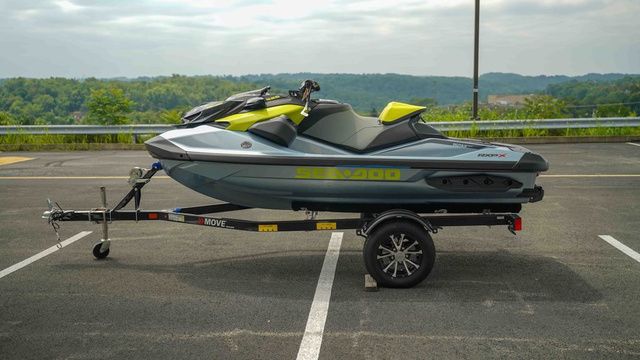 Sea-Doo RXP®-X® 325 iBR Ice Metal/Green Tech, BRP Premiu