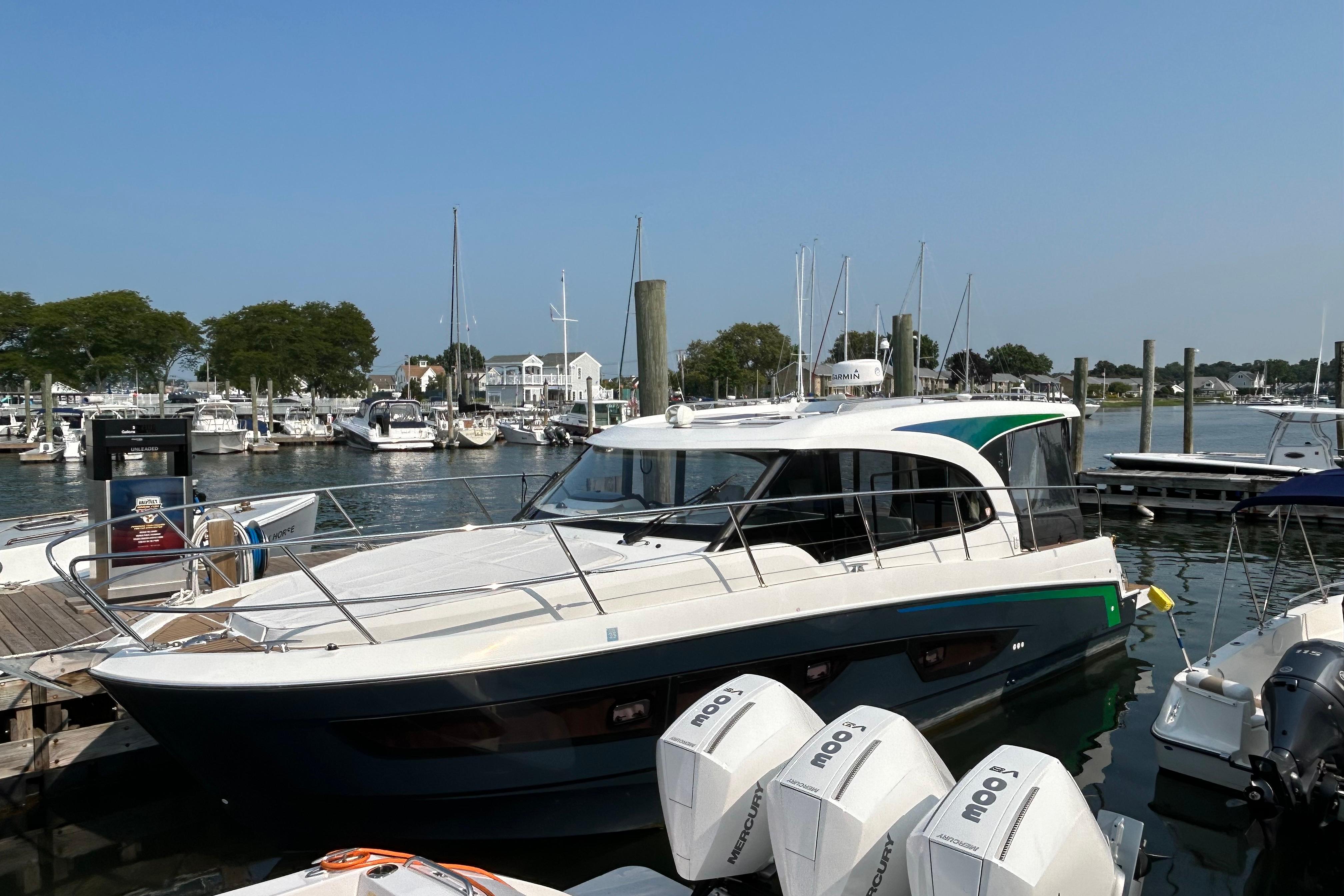 2022 Beneteau Antares 11