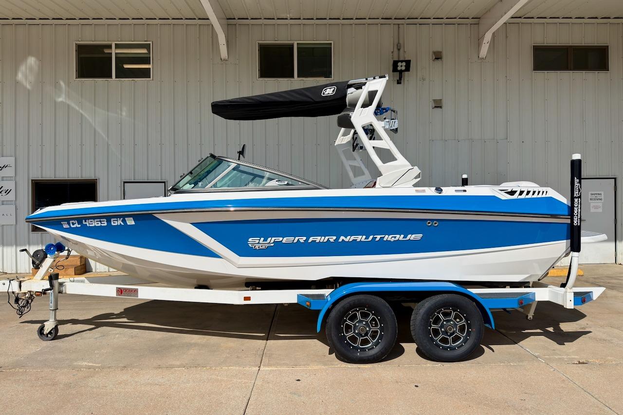 Nautique Super Air Nautique GS20 2018 Nautique Super Air Nautique GS20 boat on trailer, blue and white design.