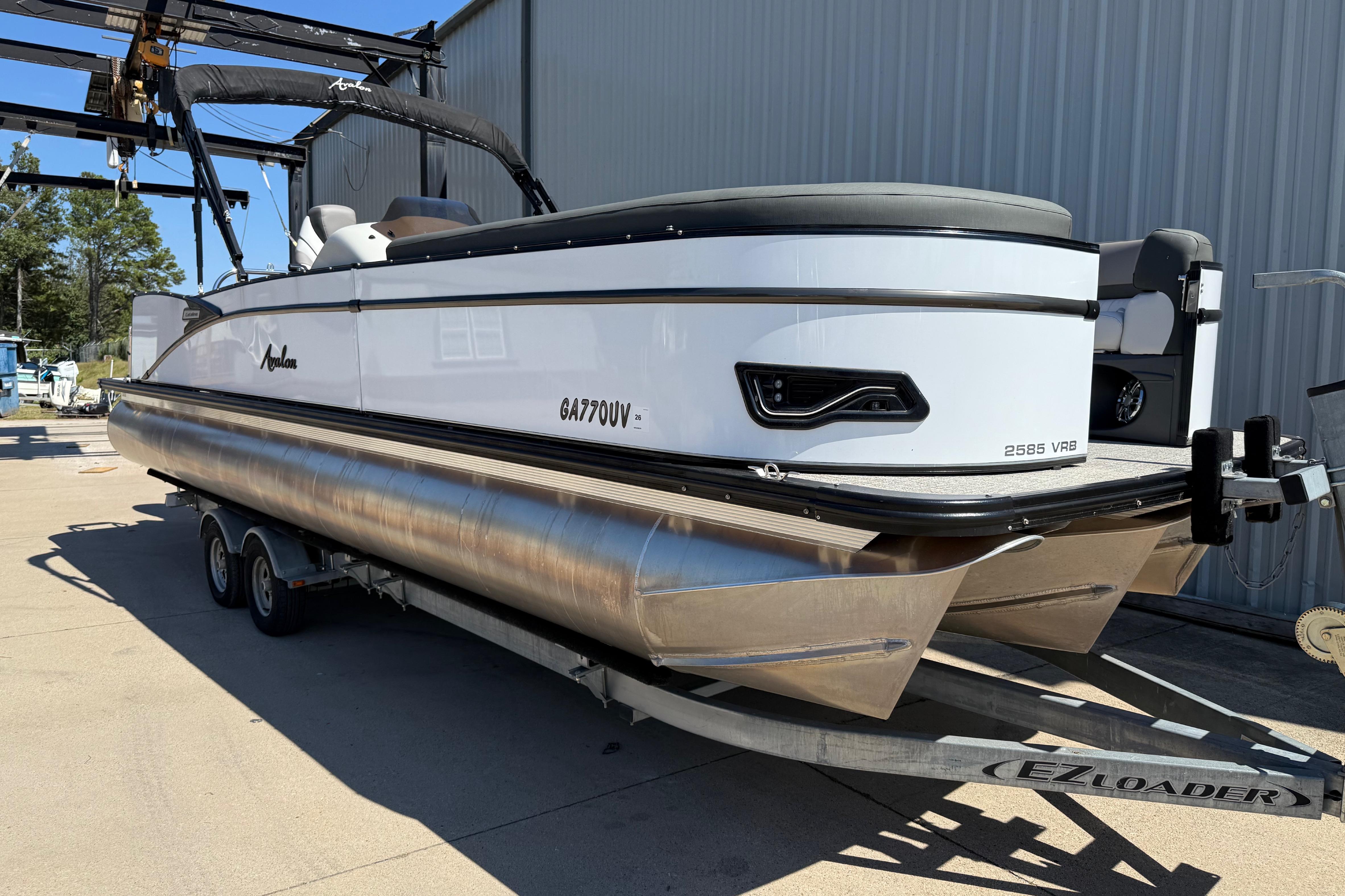 2023 Avalon Catalina Versatile Rear Bench - 25'