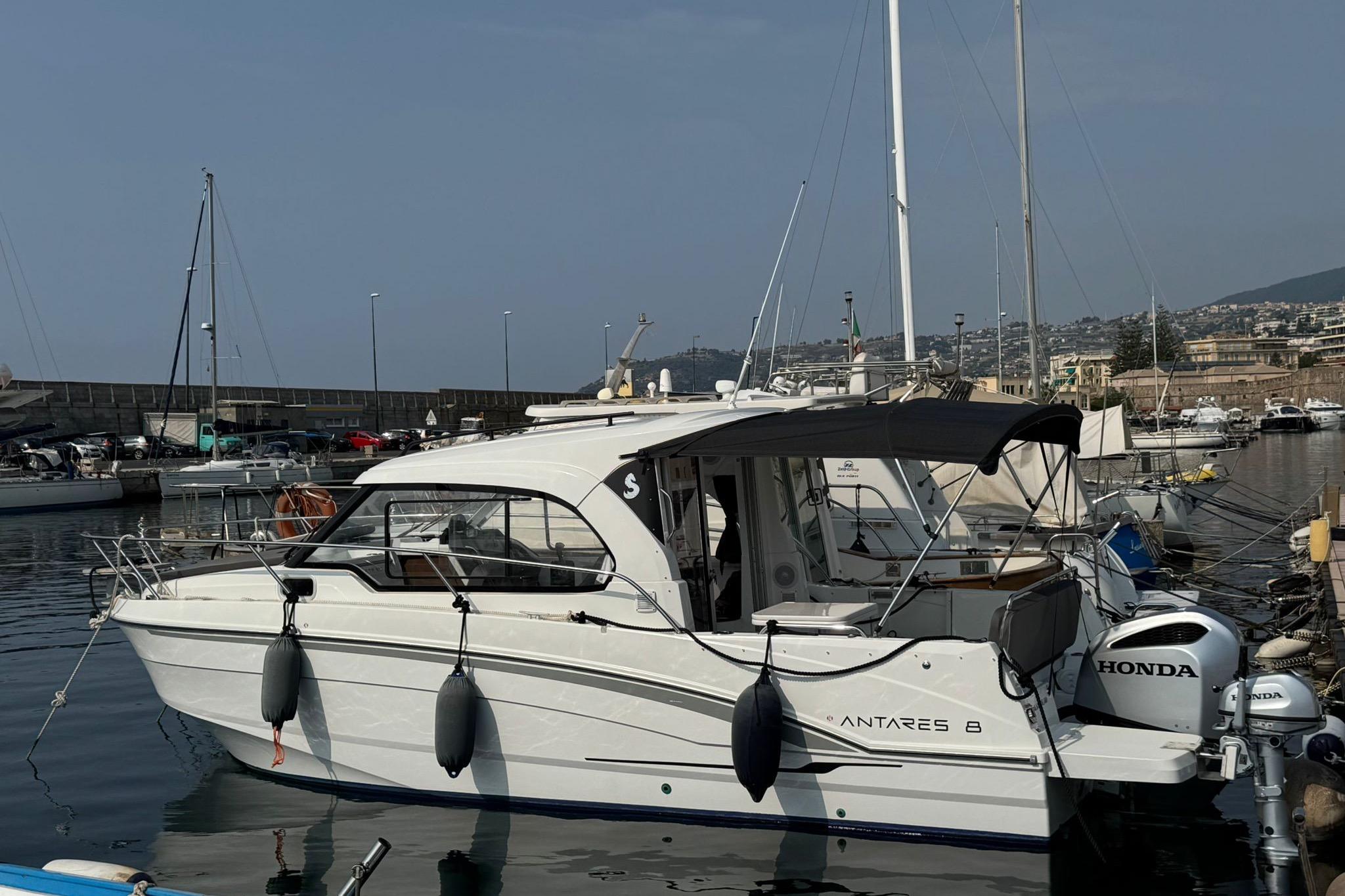 2024 Beneteau Antares 8
