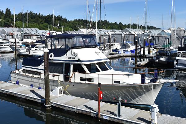 1981 Tollycraft Cockpit Motor Yacht