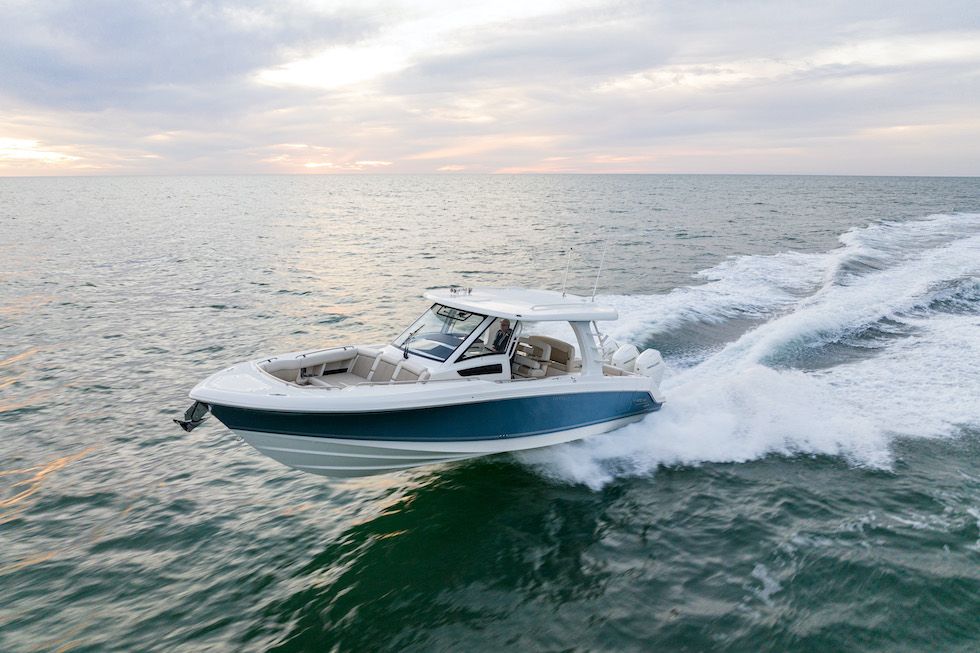 2025 Boston Whaler 350 Realm
