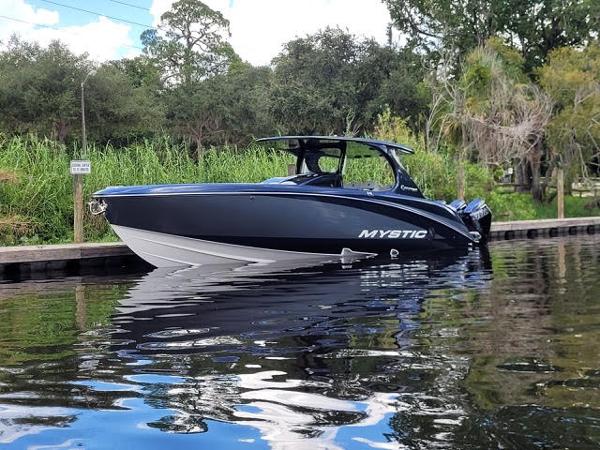 2024 Mystic Powerboats 42 CC
