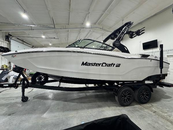 2025 MasterCraft XT22